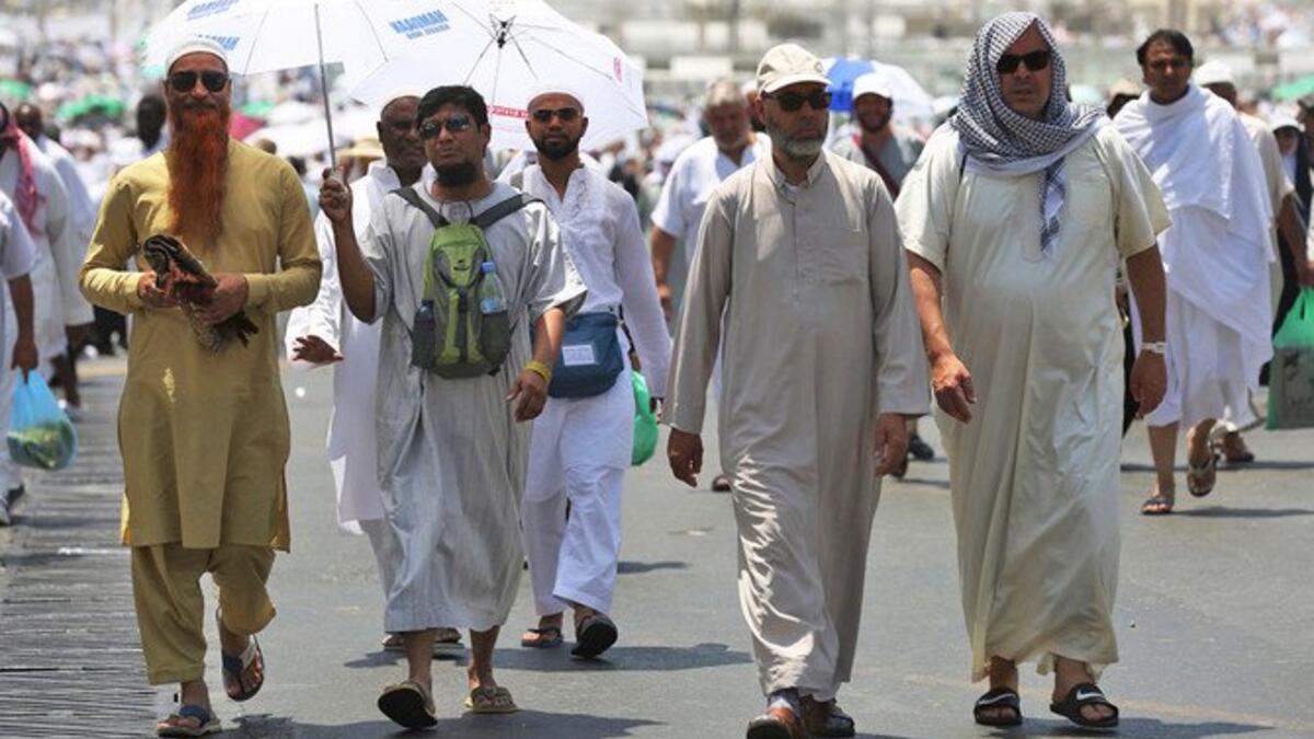 يعد الوقوف بعرفة أهم ركن من أركان الحج وذلك لقول النبي محمد: "الحج عرفة فمن جاء قبل صلاة الفجر من ليلة جمع فقد تم حجه".