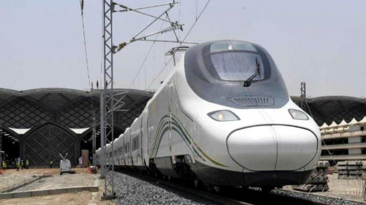 تبلغ السعة اليومية للقطار160 ألف راكب، ويتميز بسرعة عالية تتجاوز 300 كيلومتر في الساعة.