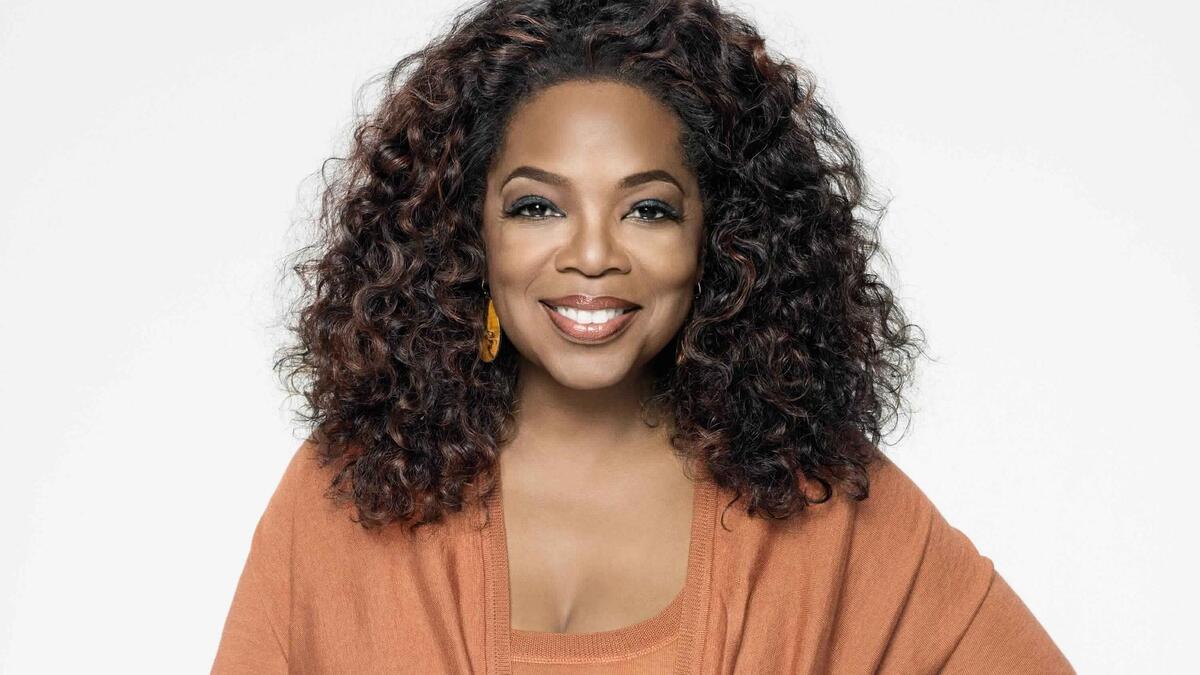 كشفت أوبرا وينفري (63 عامًا) المذيعة الأشهر في العالم أنها ترفض الزواج لأنها ترى نفسها شخصًا غير تقليدي، وبالتالي فإن حياتها لا تستقيم مع الزواج.