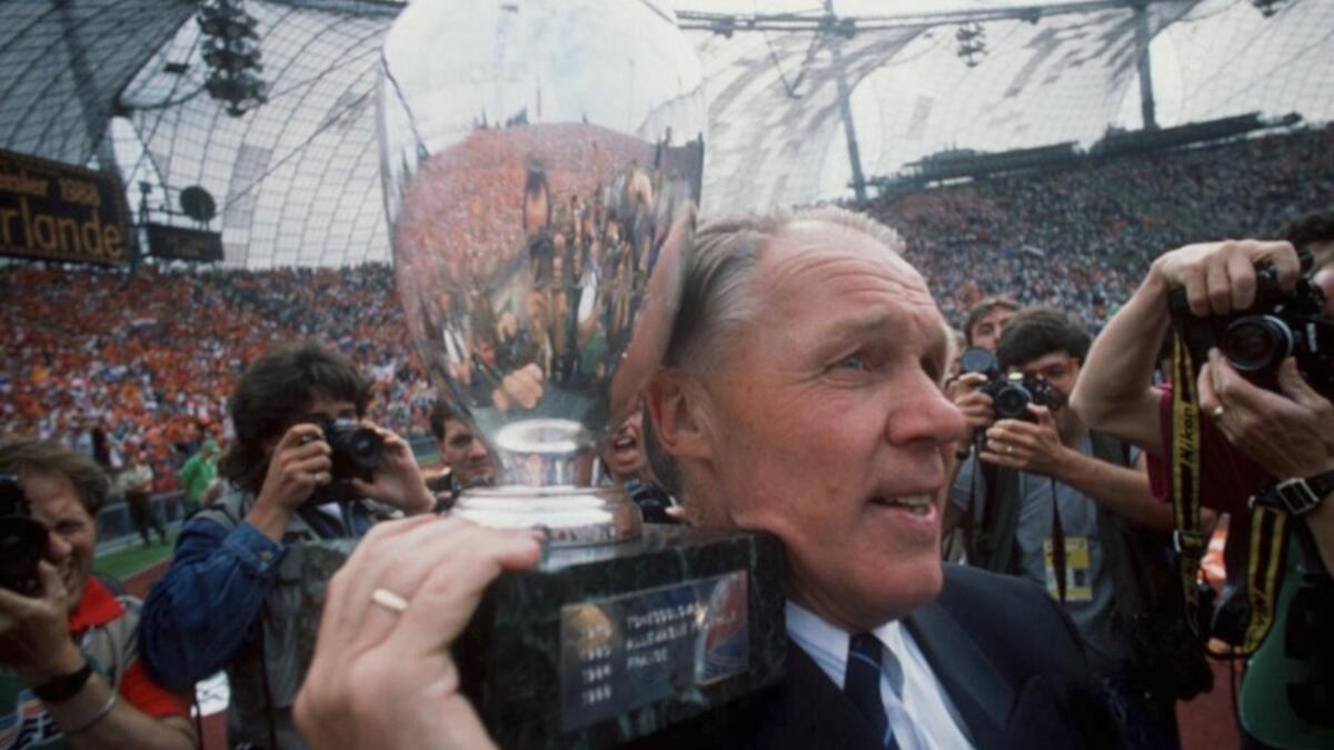 المركز الأول: الهولندي رينوس ميخيلز