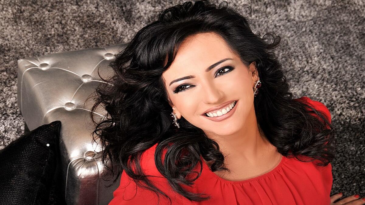 أمل عرفة: ممثلة ومغنية سورية ولدت في دمشق، في 4 شباط/ فبراير لعام 1973م، والدها الملحن السوري سهيل عرفة، تزوجت من الفنان الفلسطيني عبدالمنعم عمايري، ولهما ابنتان.