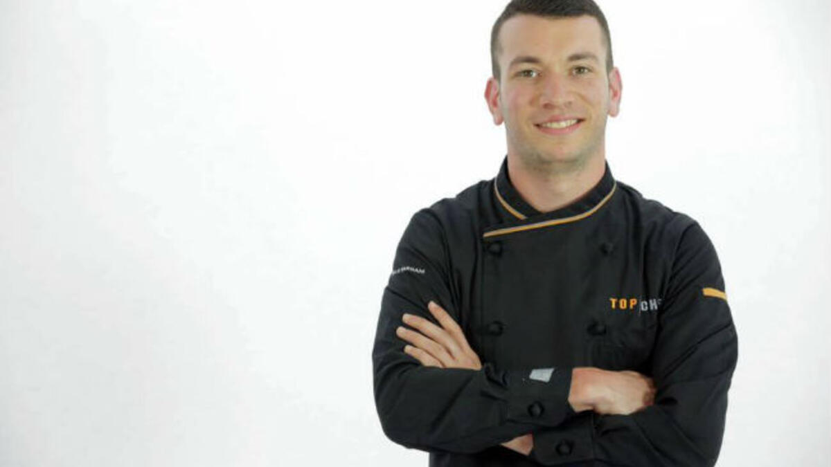 أسيل شريف (26 عامًا) من فلسطين، متخصص في الطبخ والحلويات، تخرج من الأكاديمية الملكية لفنون الطبخ