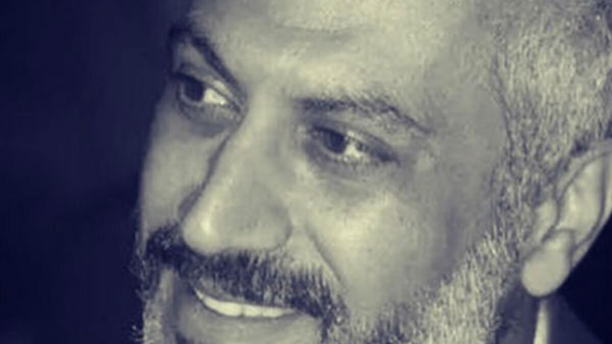 بدأ كممثل في مسرحية كلاكيت إلى أن تفجرت موهبته في عام 2007 في أداءه لدور الفارس والشاعر نمر بن عدوان