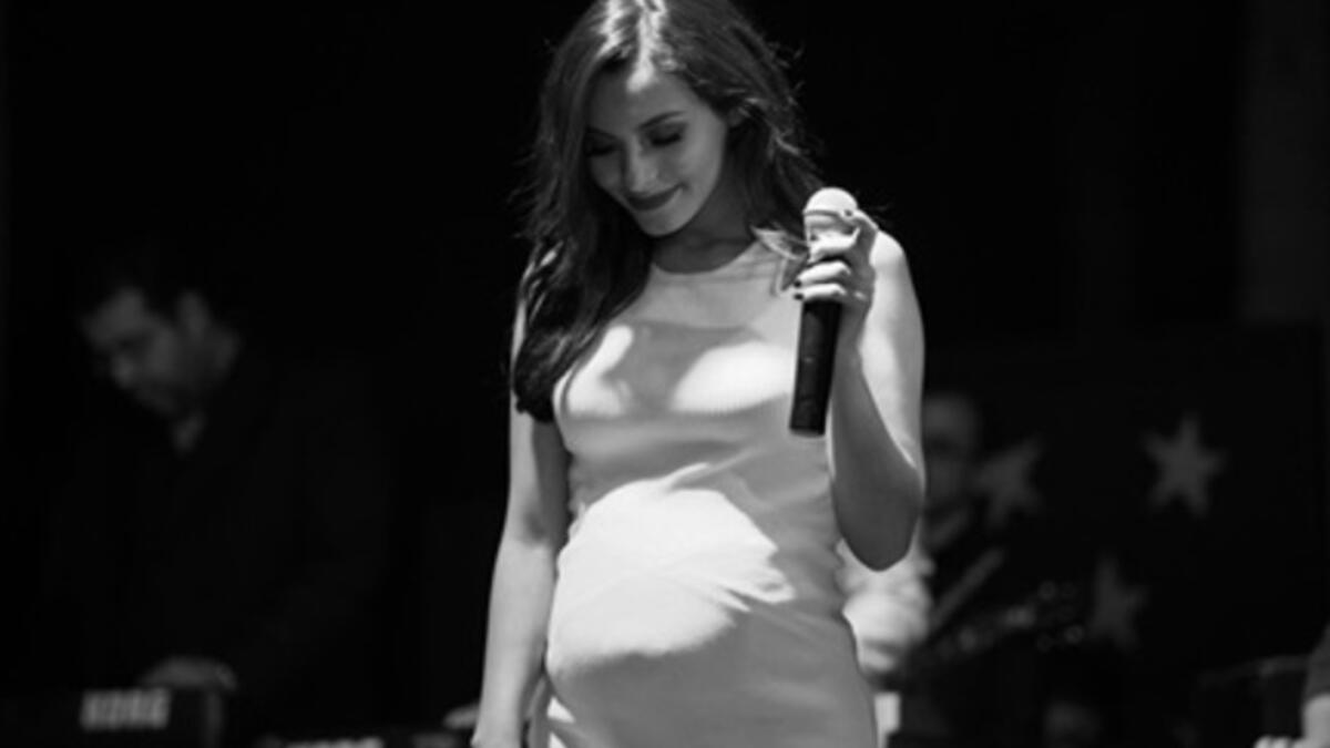 خلال أيام تنتظر كارمن سليمان مولودًا –يرجح أنه ذكر- من زوجها الملحن مصطفى جاد