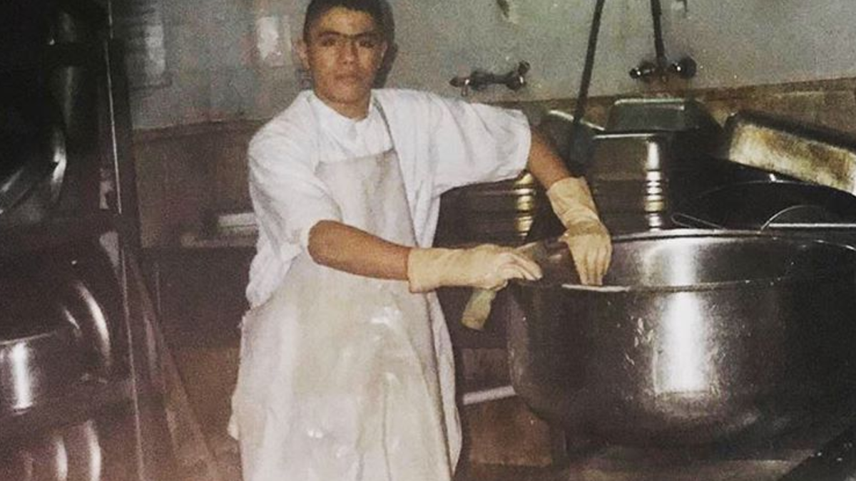 بدأ نصرت غوكتشه حياته المهنية كمشرف على مطبخ خاص بمحل جزارة