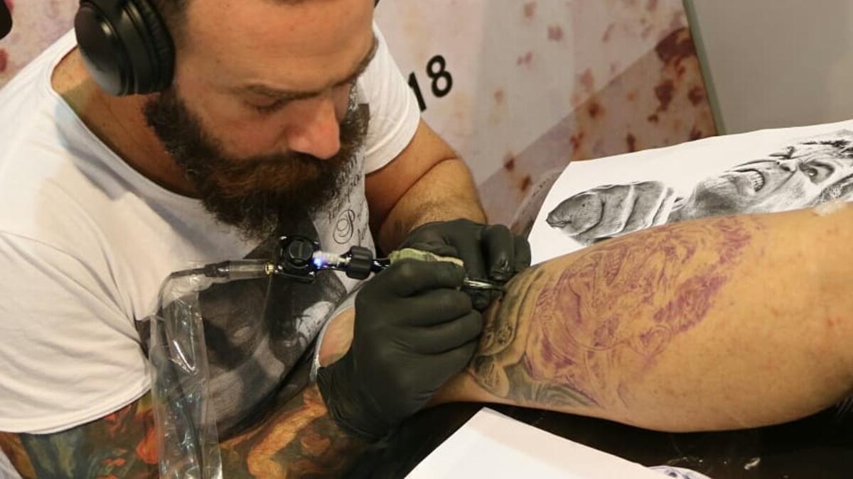 Artist at work during Lebanon Tattoo Events (Facebook)