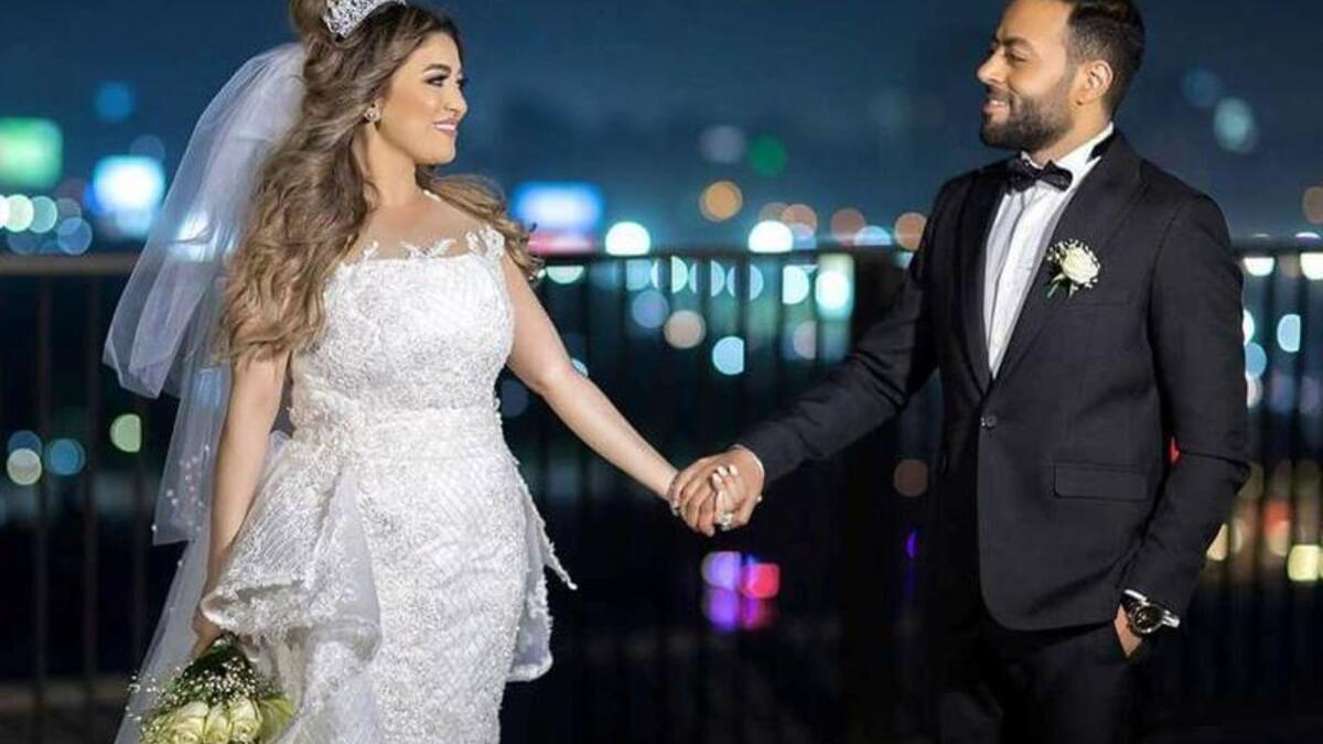 أكّد المطرب المصري تامر عاشور صحّة ما تناقلته مواقع التواصل الاجتماعي عن انفصاله عن زوجته سمر أبو شقة، بعد شهر واحد من الزواج، بسبب الاختلاف الشديد في الطباع الشخصية