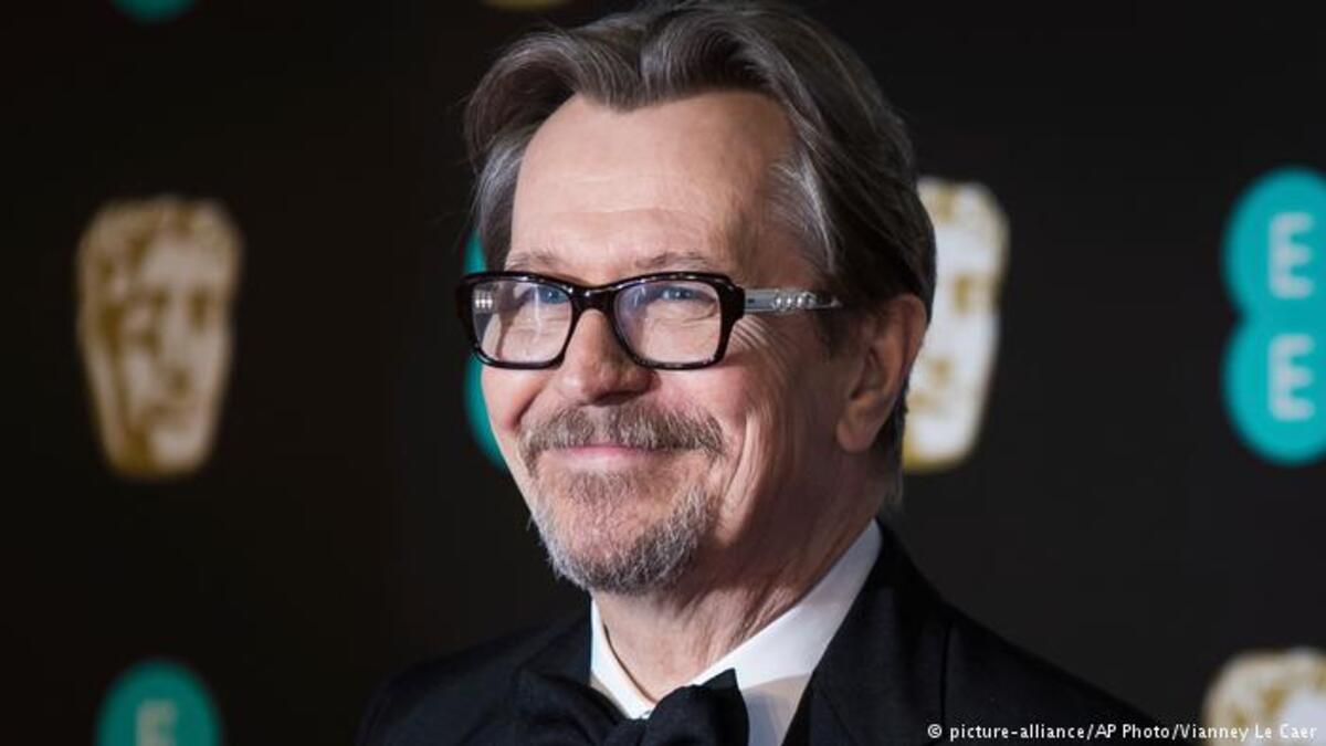 ظفر جاري أولدمان بجائزة أوسكار أفضل ممثل عن دوره في فيلم "The Darkest Hour". ويجسد أولدمان شخصية السياسي البريطاني ونستون تشرشل