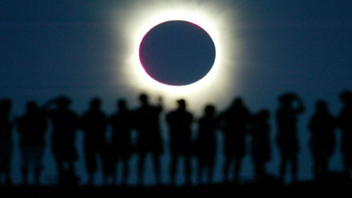 2 يوليو: كسوف إجمالي للشمس