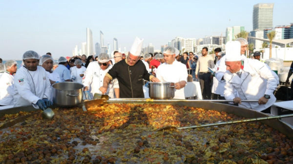 شهد مهرجان أبوظبي للمأكولات تسجيل طبق "مرقوقة" الدجاج الإماراتي رقمًا عالميًا جديدًا لأضخم طبق مرقوقة في العالم، حيث بلغ وزن الطبق 4775 كيلوغرامًا.