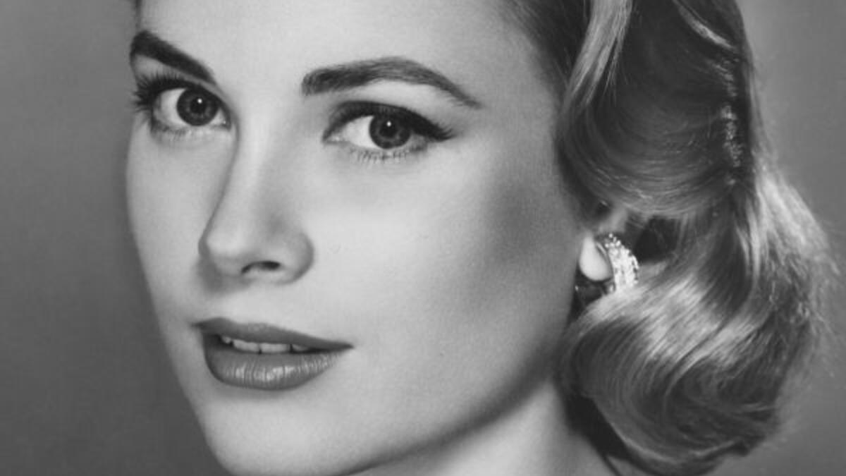 توفيت أميرة موناكو "غريس كيلي" في العام 1982 بعد أن سقطت سيارتها من منطقة مرتفعة.