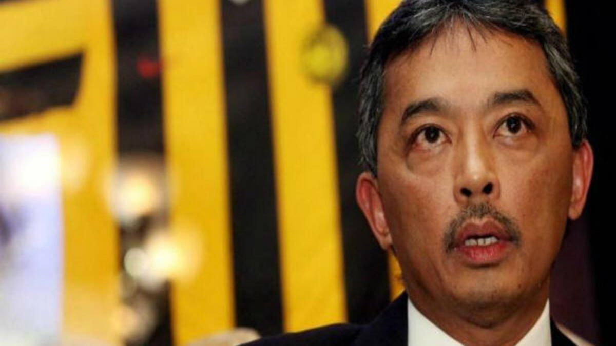 لديه ميول كروية تجسّدت بتقلّده مناصب في الهيئات الرياضية المحلية والدولية، منها رئيس الاتحاد الماليزي لكرة القدم، ونائب الرئيس التنفيذي للاتحاد الآسيوي لكرة القدم، ورئيس الاتحاد الآسيوي لهوكي الجليد.