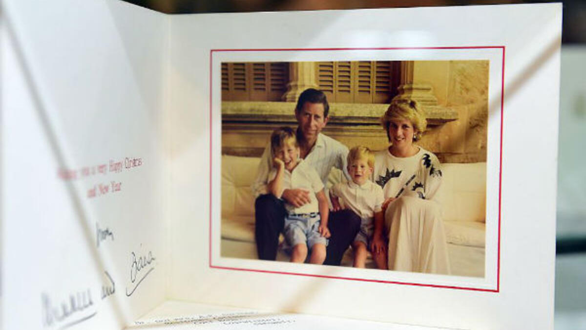 عام 1987: أرسلت العائلة المالكة في بريطانية صورة "لطيفة" للأمير تشارلز وعائلته الجميلة.