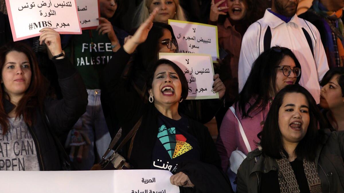 Hundreds of people, mostly young, protest in the center of #Tunisia capital against the visit tomorrow of Saudi crown prince  Mohammed bin Salman (Twitter)