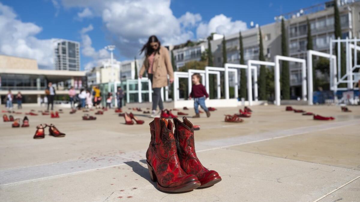 Installation of red shoes during a rally against domestic violence in the Israeli coastal city of Tel Aviv on December 4, 2018  (Twitter)