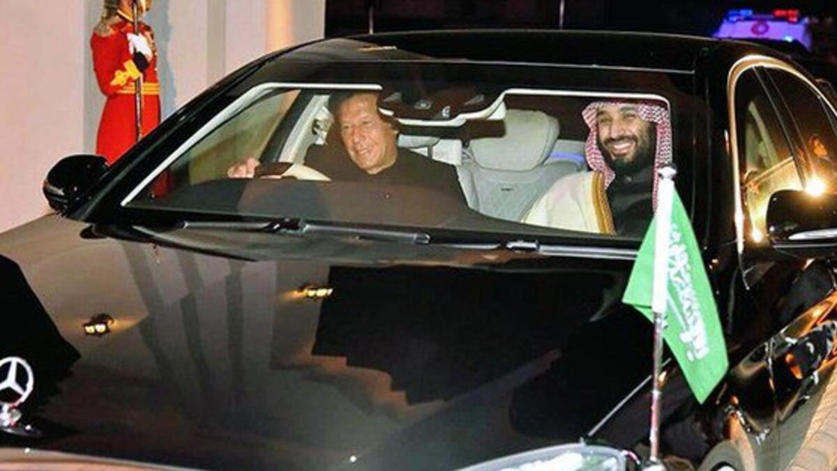 Saudi Arabia's Crown Prince Mohammed Bin Salman warmly welcomed by Pakistan's Prime Minister Imran Khan (Twitter)