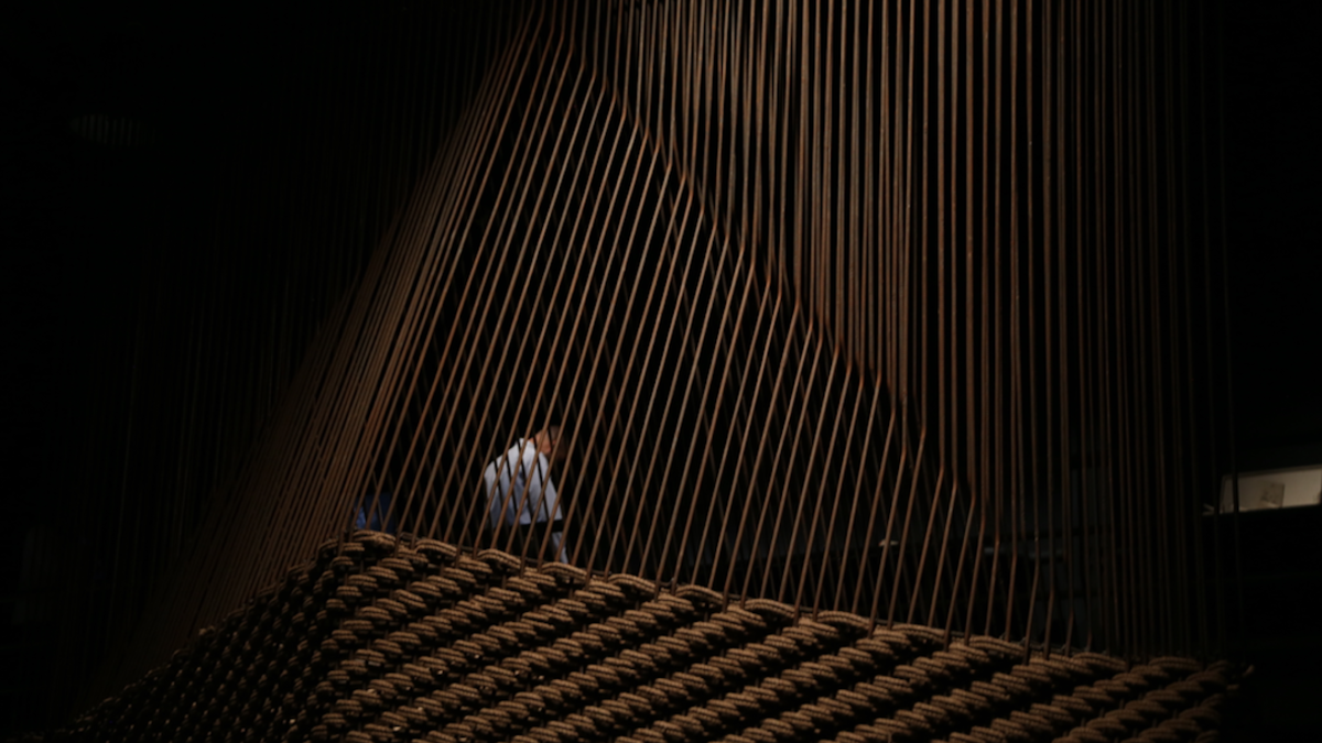 A man appears through a lattice of woven rope and bending rebar, exploring movement through the historical site of Jordan’s Wadi Rum. A project designed by Anmahian Winton Architects Alex Anmahian, Mazen Sakr, and Aaron Bruckerhoff. (Al Bawaba/Salim Essaid)