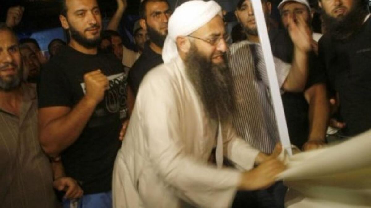 ظل الأسير طليقا منذ الاشتباكات التي اندلعت بين أنصاره والجيش اللبناني عام 2013 والتي أدت إلى مقتل 17 جنديا على الأقل.