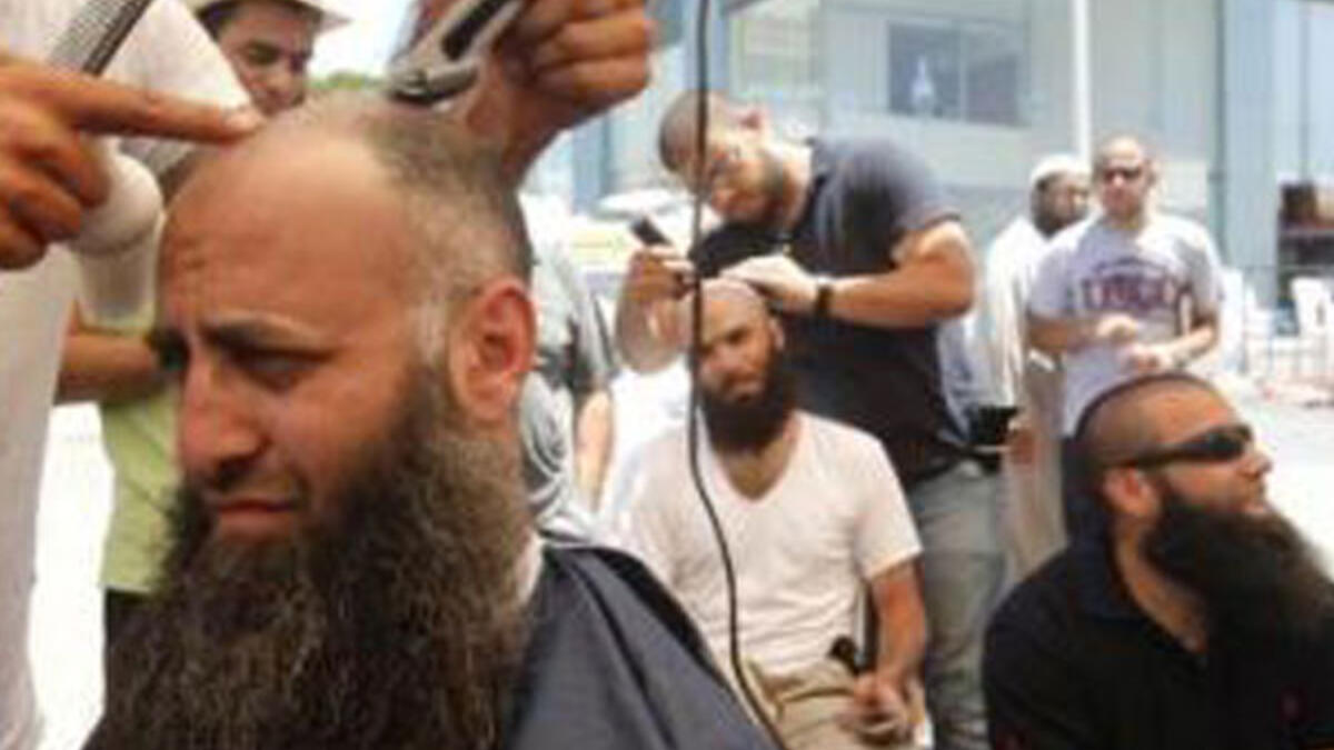 يذكر أن الأسير مطلوب على ذمة قضية تعود إلى يونيو/حزيران 2013 عندما قبض على أحد أتباعه وفي سيارته أسلحة غير مرخصة عند نقطة تفتيش عسكرية في مدينة صيدا الواقعة على نحو 40 كيلومترا جنوبي العاصمة بيروت.