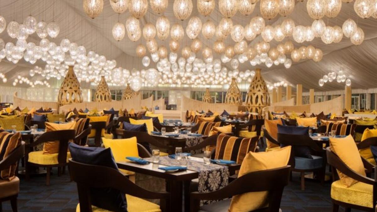 تقدم أشهر الفنادق العالمية في دبي فعاليات وعروضًا خاصة بالشهر الفضيل ابتداءًا من الخيم الرمضانية وباقة متنوعة من عروض الإفطار والسحور الشهية.