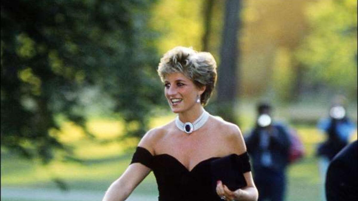 الأميرة ديانا تعرضت ديانا لملاحقة المصورين فتوفيت بحادث سير في باريس وكانت بعمر 36 عامًا في 31 أغسطس 1997، وكانت كلماتها الأخيرة : "يا إلهي، ماذا حدث؟"