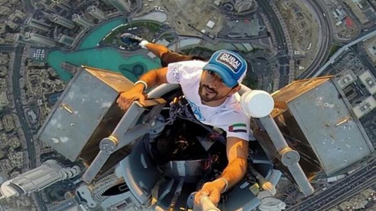 Selfie on Burj Khalifa (Twitter)