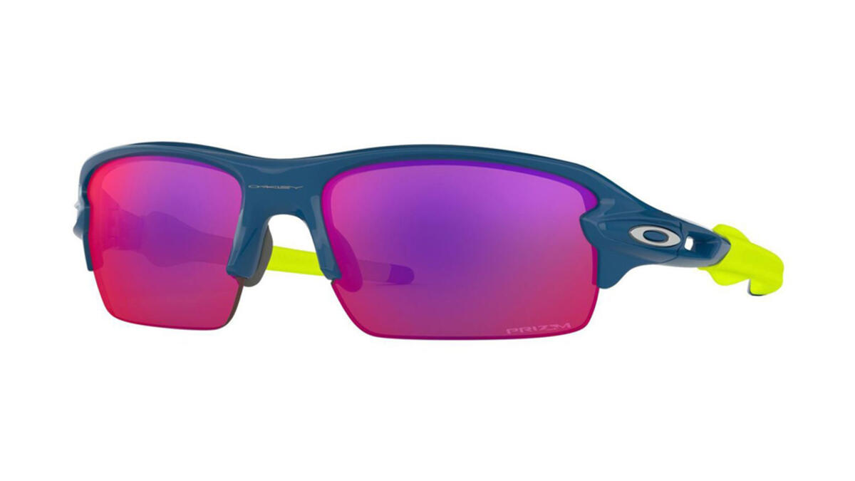 Perfect when on the go, the Flak XS will support the dreams of the new generation of athletes – featuring the same innovations that their favorite athletes have grown to expect from the Flak family