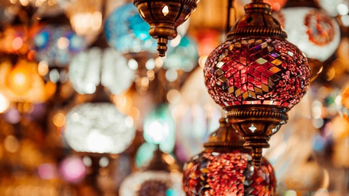 أعلن سوق التنين، بمناسبة اقتراب حلول شهر رمضان الكريم، عن استضافة سوق رمضاني يضم العديد من العروض الخاصة على الأطعمة والمأكولات ومنتجات الديكور المنزلي ومنتجات الموضة.