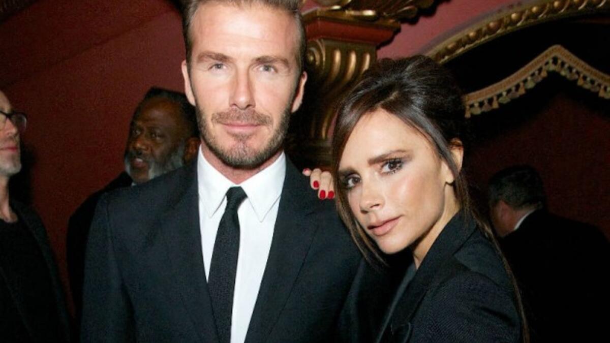 بوش آند بيكس Posh and Becks - وهو لقب الثنائي الذي يتألف من لاعب كرة القدم السابق "ديفيد بيكهام" وزوجته مصممة الأزياء العالمية "فيكتوريا بيكهام"، علماً بأنهما تزوّجا في عام 1999 ولديهما 4 أطفال وهم بروكلين وروميو وكروز وهاربر.