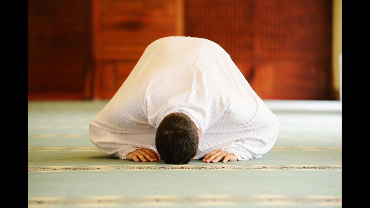 muslim man praying