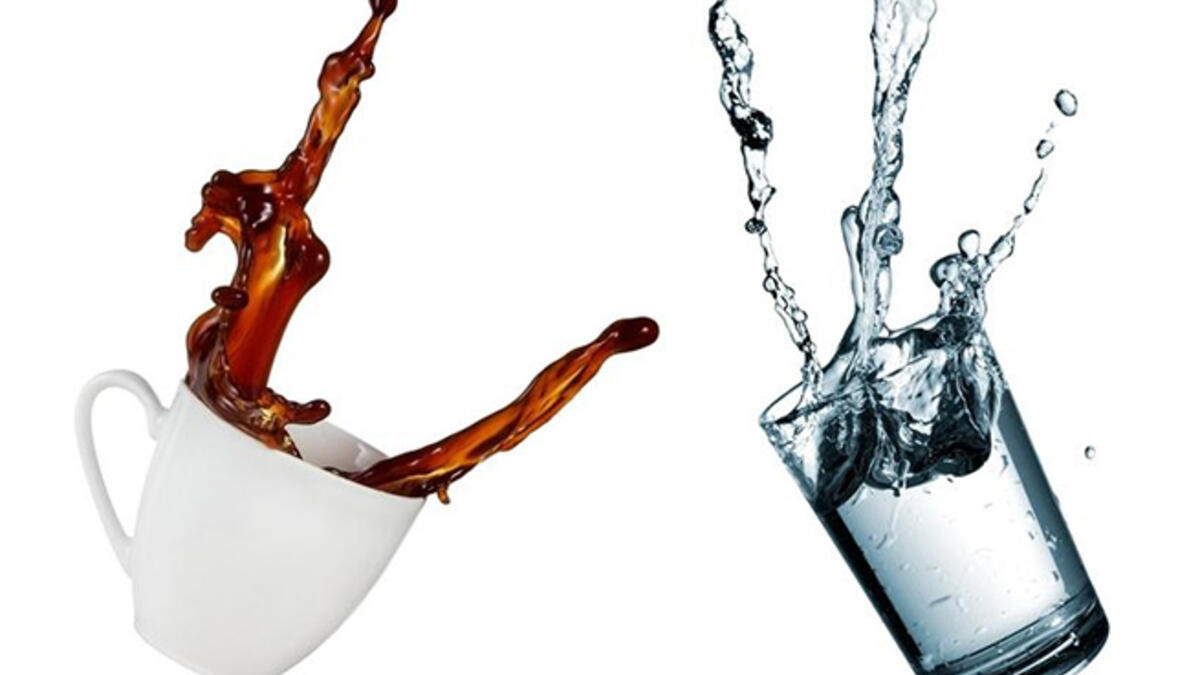 drink water with coffee