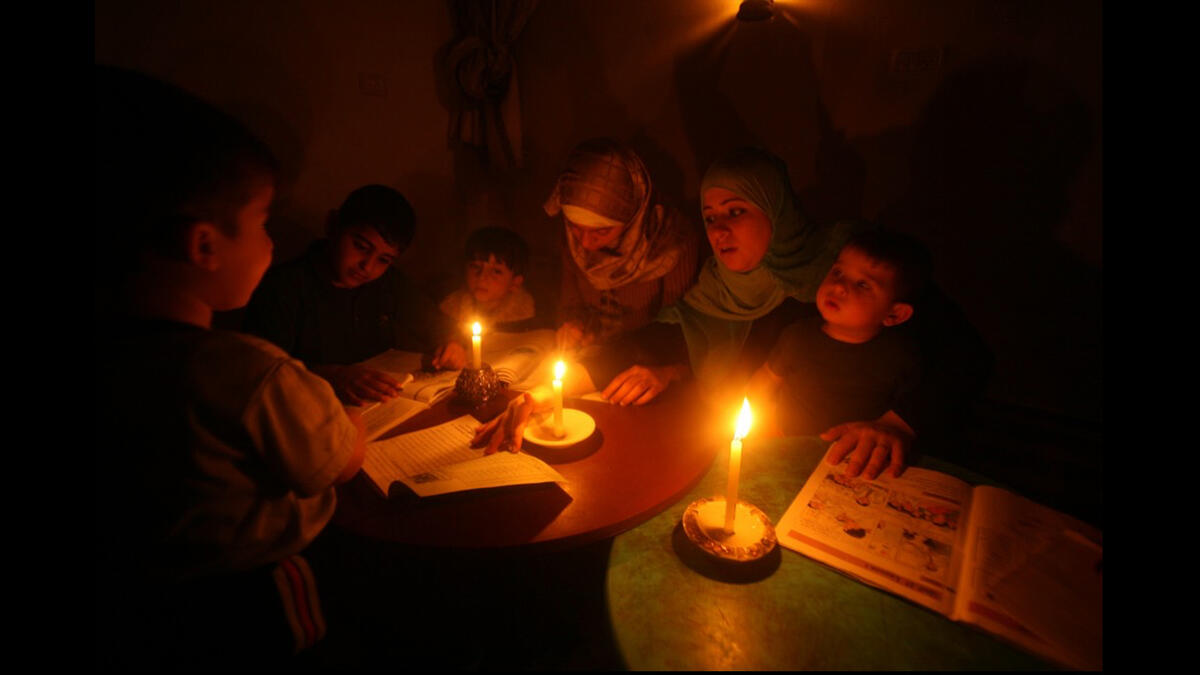 palestinian candles electricity outage
