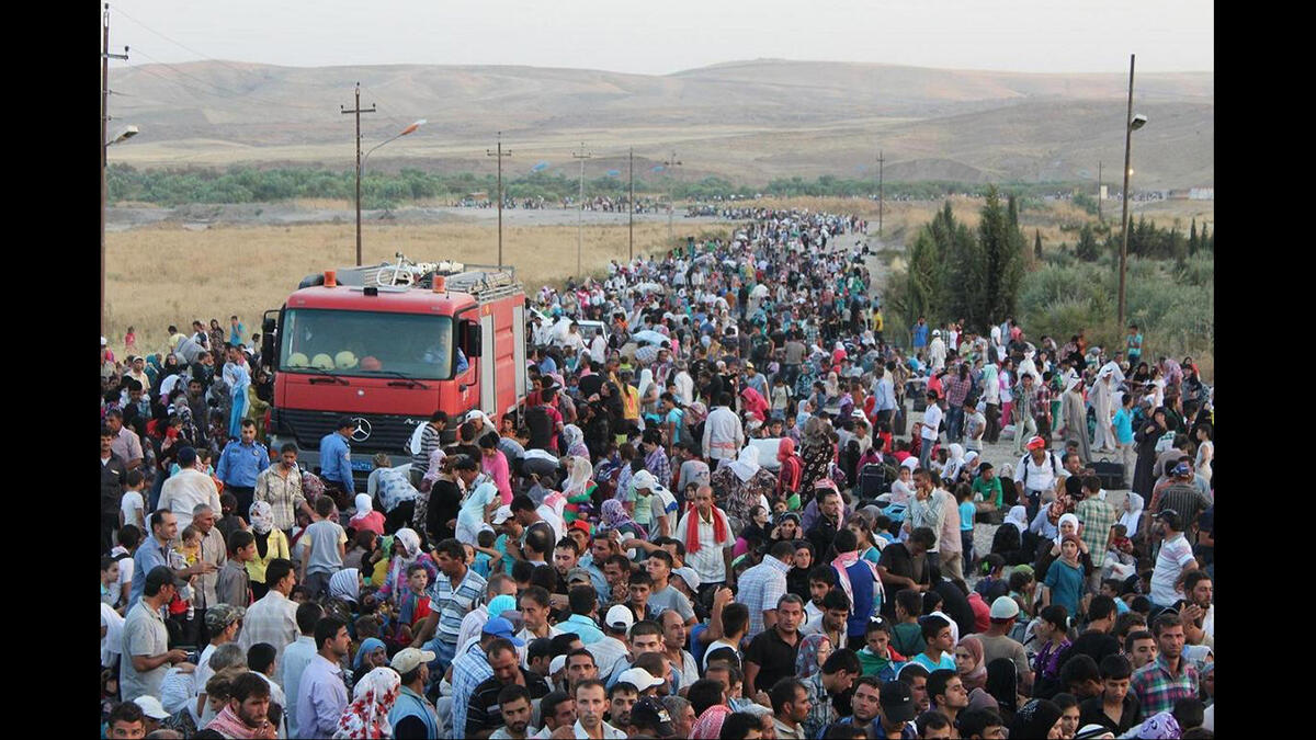 refugees walking to border