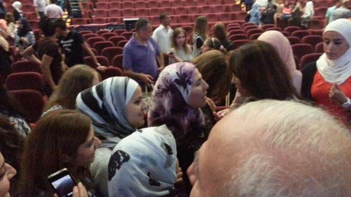 تواجدت في الحفل الحاجة "أم شادي" والدة الفنان محمد عساف الذي بدوره قام بتحيتها خلال الحفل على طريقته الخاصة