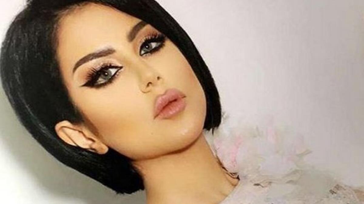 نشرت الاعلاميّة والممثّلة الكويتيّة حليمة بولند مجموعة من الصور من جلسة تصوير حديثة، لقصّة شعرها الجديدة. وبدت حليمة بشعرٍ أسود قصير، متخلّيةً عن شعرها الطويل، ومعتبرةً أنّها تحسّ بأنّها تشبه كثيراً الفنّانة الرّاحلة سعاد حسني، بحسب تعليقها على احدى الصور