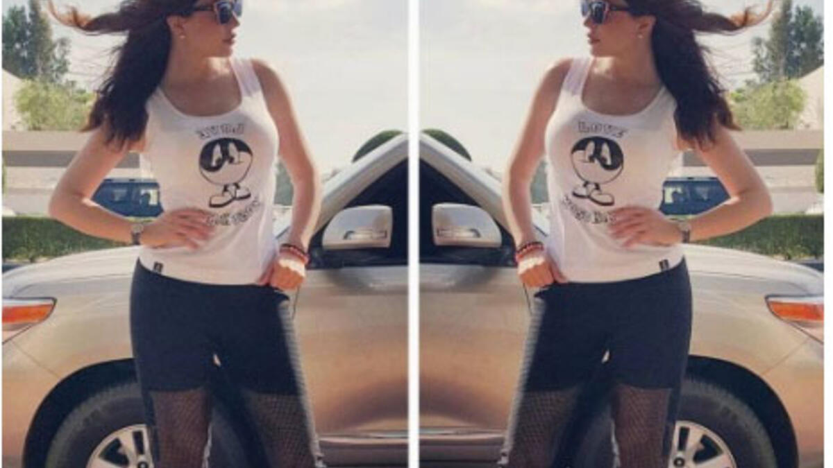 نشرت الممثلة السورية نسرين طافش، صورة جديدة لأحدث إطلالة لها، عبر الإنترنت. ظهرت طافش في الصورة وهي ترتدي بنطالاً شفافاً أسود اللون، ارتدت Short تحته. ونالت اطلالتها اعجاب العديد من معجبيها!