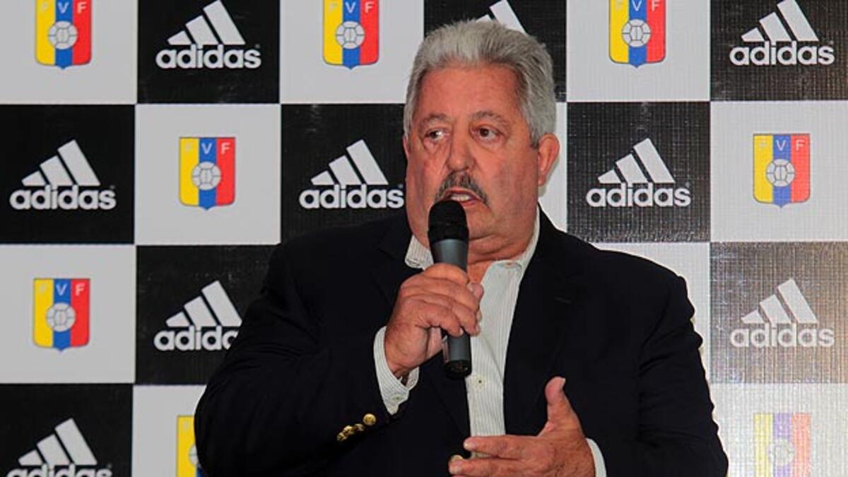 رافاييل إيسكيفيل (فنزويلا): عمره 68 عاماُ، وهو رئيس الاتحاد الفنزويلي لكرة القدم منذ عام 1987، كما أنه عضو في لجنة الانضباط بالفيفا.