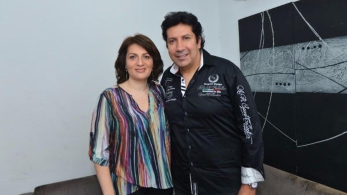 حرص الفنان المصري هاني رمزي والفنانة دينا فؤاد على حضور افتتاح الموسم الثاني من عروض «تياترو مصر». هاني اصطحب زوجته معه في حفل الاقتتاح، في ظهور نادر لها، وقد خطفت الاـظار بعد أن خسرت الكثير من وزنها عن ظهورها السابق.