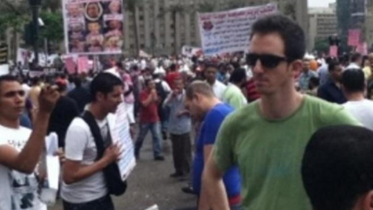 وأخيرا، تم إطلاق سراج إيلان غرابيل من السجن المصري بتاريخ ٢٧ أكتوبر بعد اتهامه بالتجسس. وافقت حكومة نتنياهو الأسبوع الماضي على صفقة لتبادل الأسرى مع مصر يتم بموجبها إطلاق سراح غرابيل مقابل ٢٥ سجينا مصريا من ضمنهم ٣ قُصَّر.