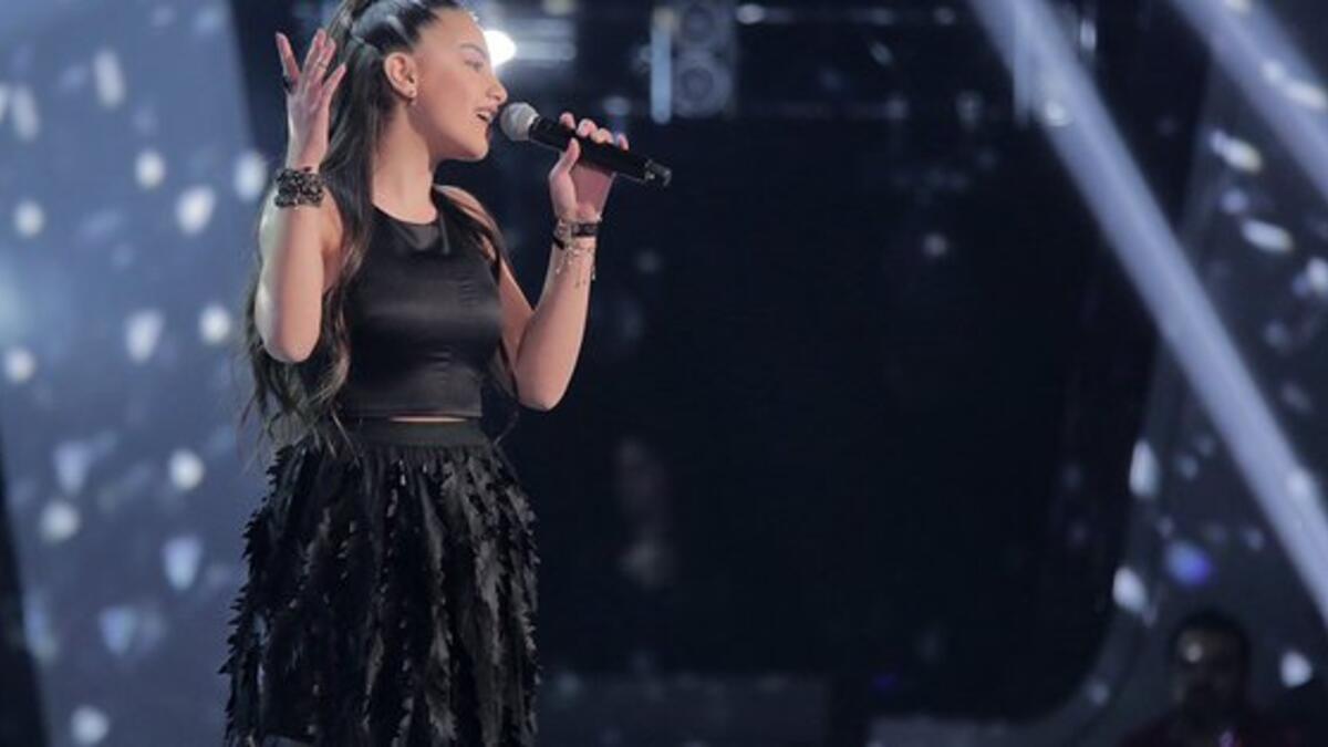 شاركت نجمة الموسم الماضي "لين الحايك" بأغنية "عم بكبر"