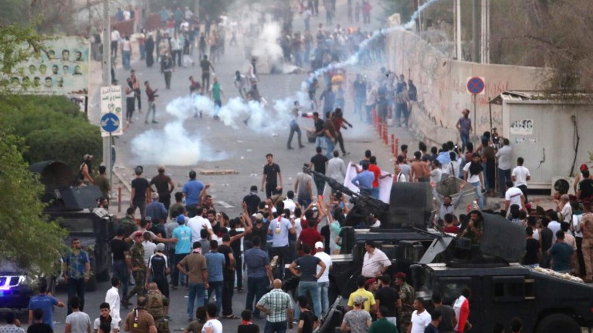 Iraqi protestors clash with security forces firing tear gas during a protest against the government and the lack of basic services, on August 31, 2018 in the southern city of Basra. 
Haidar MOHAMMED ALI / AFP