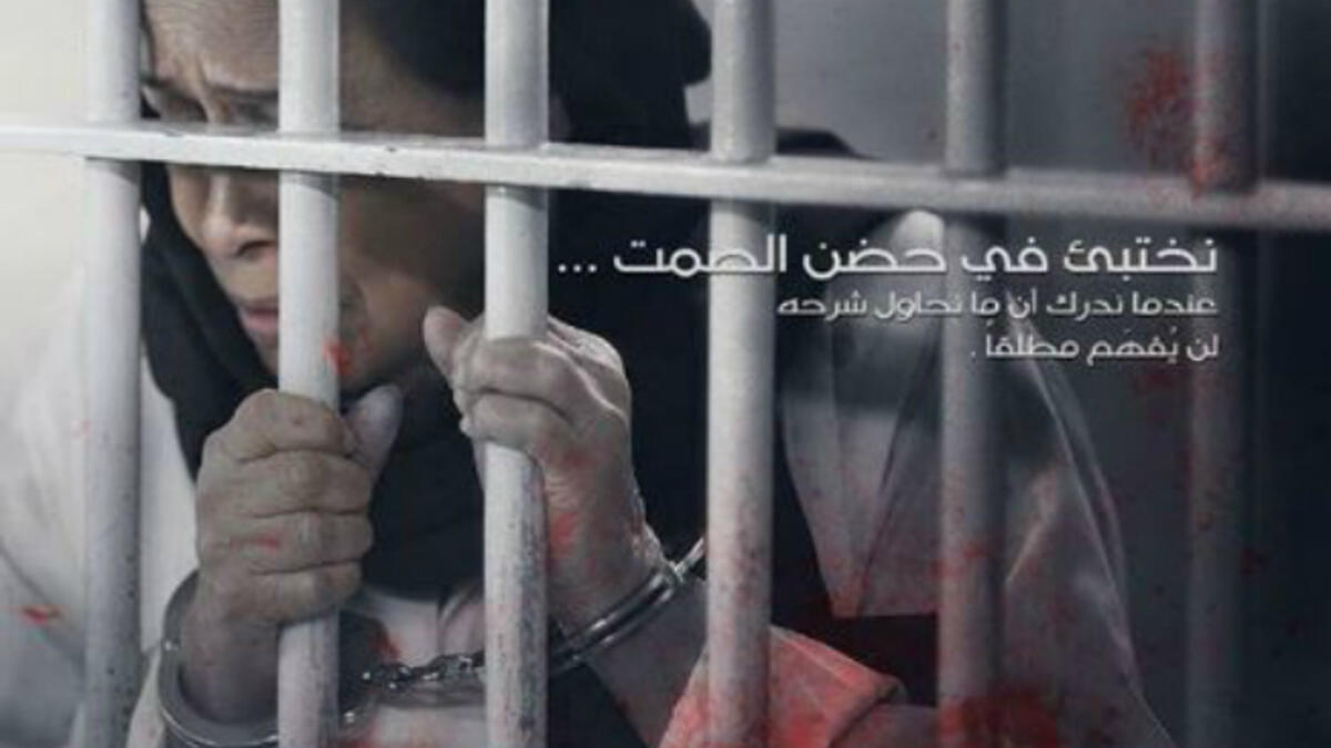 The series talks about a woman who forgets what happens around her, which makes her keep a pen and a