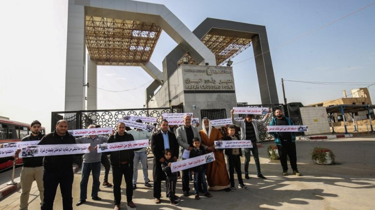 Palestinians protest against the closure of the Rafah crossing point between Egypt and the southern Gaza Strip and the Israeli blockade on the territory, on January 24, 2019 in Rafah. 
SAID KHATIB / AFP