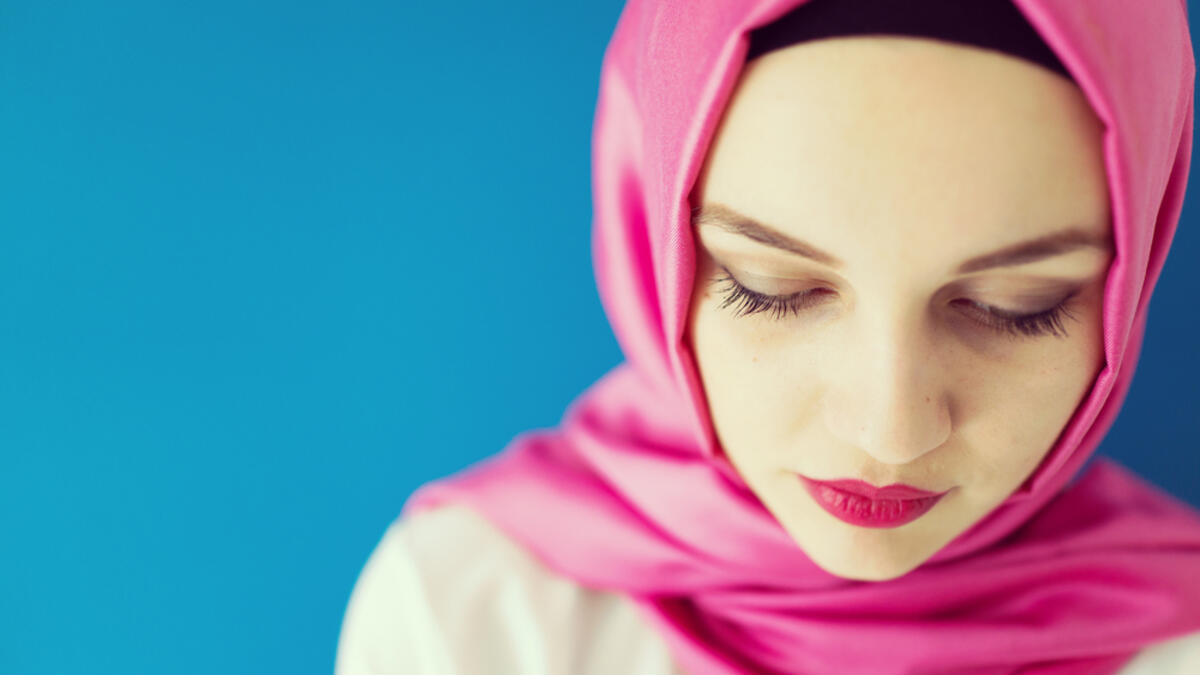 Esarp 'Turkish style'. It is a silk piece of square fabric, styled around the head and neck. (Shutterstock)