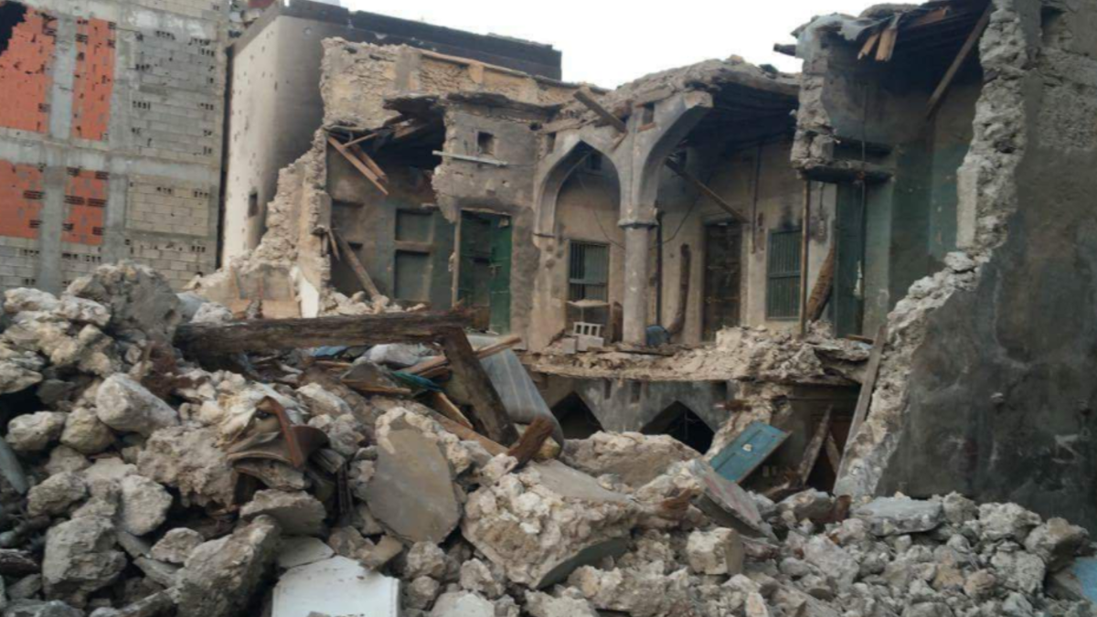 The Saudi siege of Al-Awamiya, a Shia-heavy town in the east of the kingdom, began after the regime announced it would demolish a four-century old neighborhood in order to stop "terrorists" hiding in it. 
(Source: Twitter @AngryQatifi)