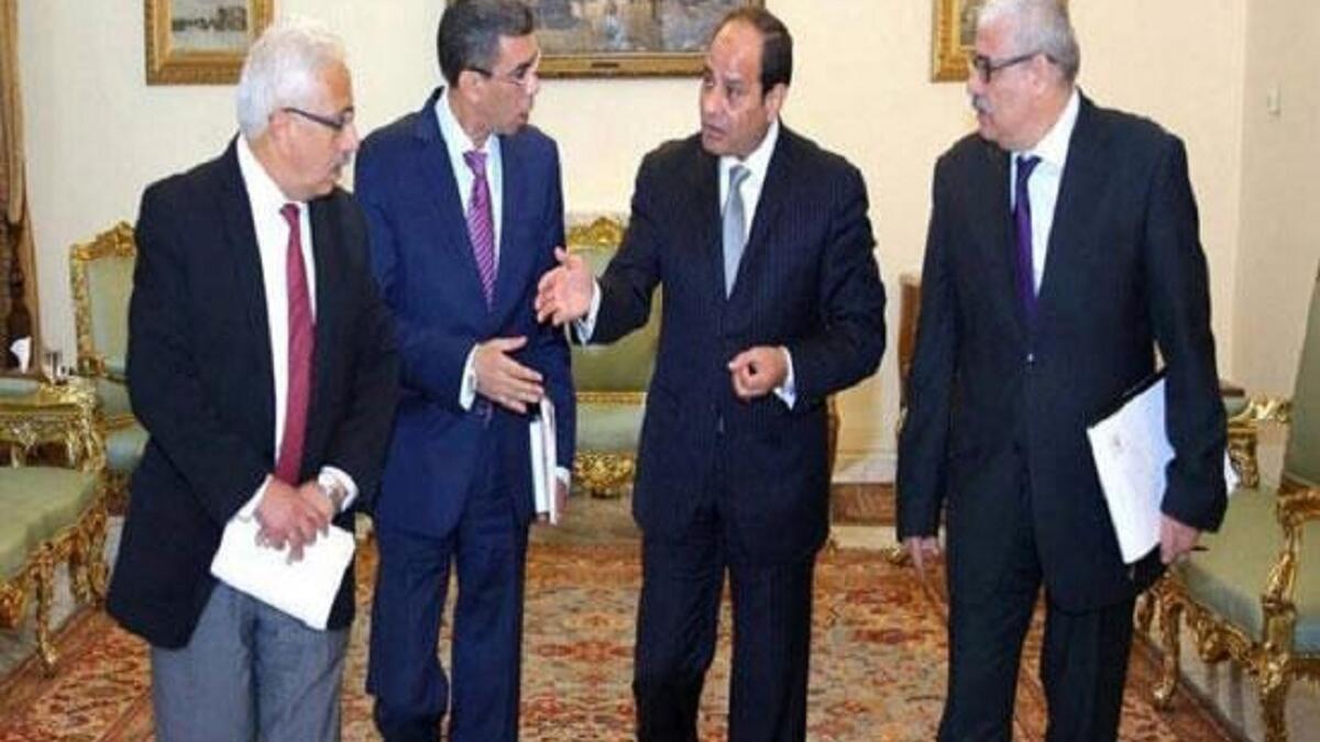 "أنا مش هحلف بس أقسم بالله" جملة قالها "السيسي" خلال لقائه مع الإعلامي "ياسر رزق" أثناء إجراء حوار معه وتم تسريبه، وتداولها النشطاء على صفحاتهم بلهجات تحمل طابع السخرية.