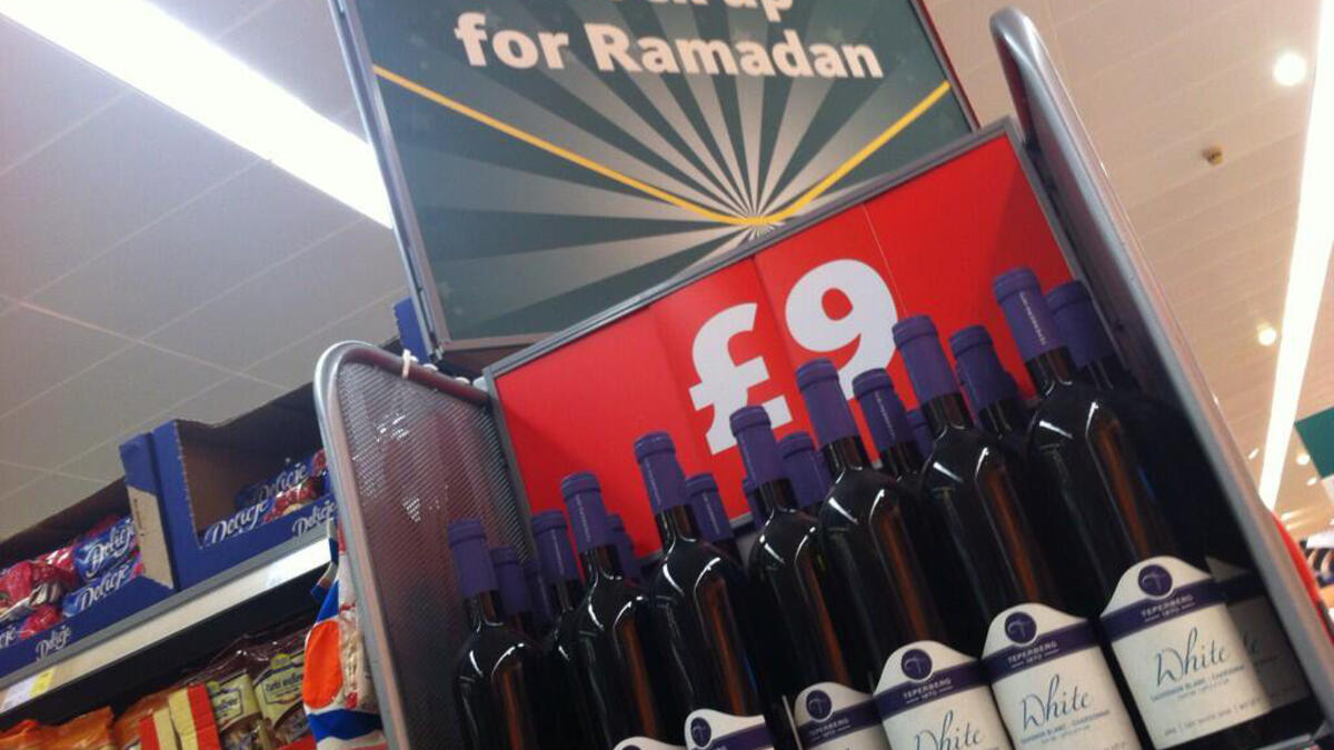 A no-go during Ramadan: Alcohol. In most Arab countries, Liqueur shops are closed during the holy month. So stock up your reserves for the upcoming four weeks! Certainly, this is not what is meant to be done. Or is it? At least expats are running into the stores, trying to get the last drop before it is too late. So there is some truth to this ad.