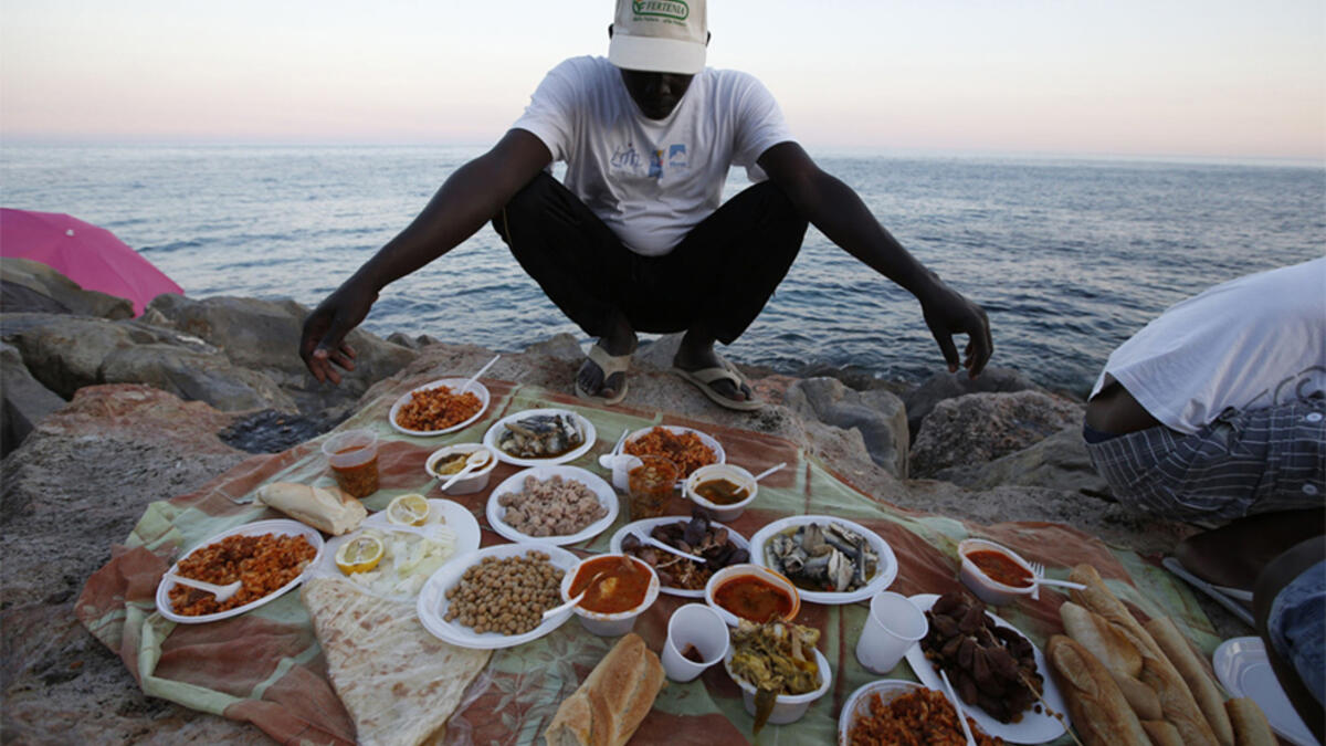 Many Muslims who have arrived in Europe as refugees struggle to get enough food for Iftar. Travelers are usually exempted from fasting. Yet, many refugees still keep Ramadan, given the Holy Month’s spiritual and religious importance. Often, they depend on food deliveries, which makes it difficult to maintain their Ramadan customs.