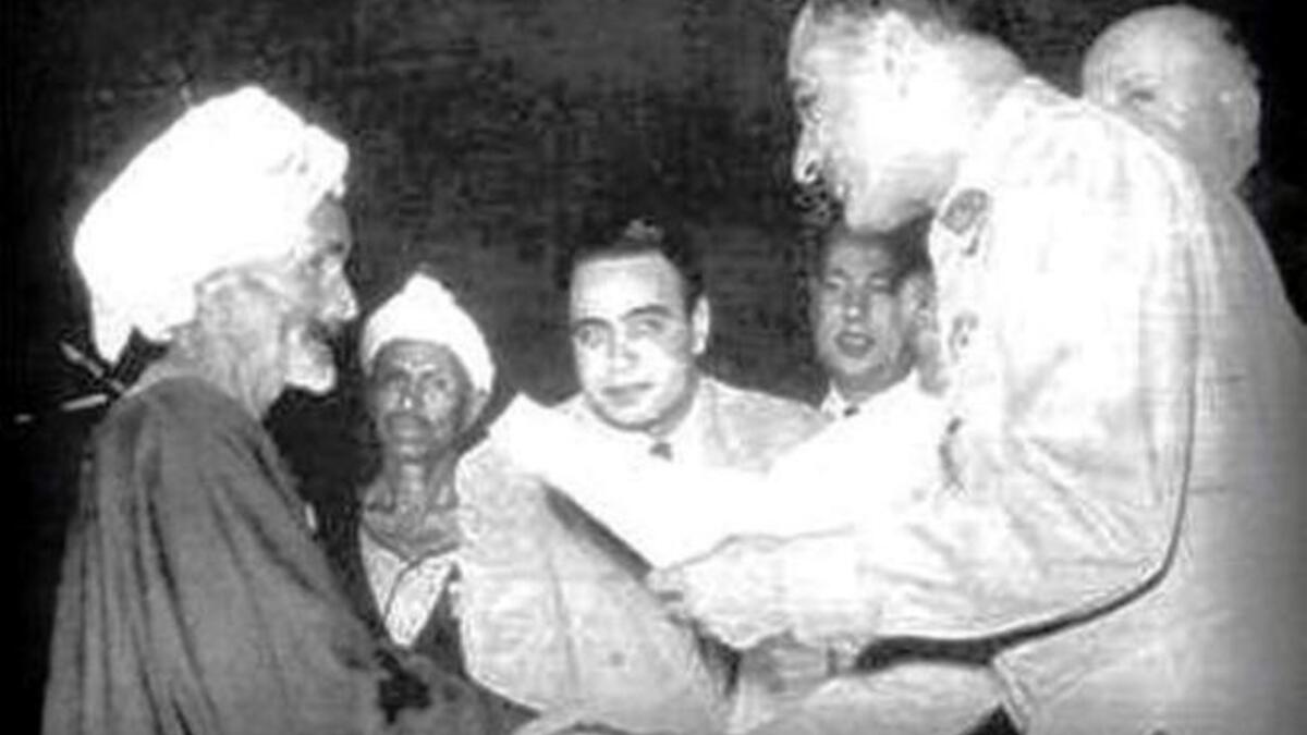 New landowners, and Nasserites: He offered a viable alternative to the filthy rich and desperately poor. A 
Robin Hood- seizing and redistributing land among the poor and creating a new class for Egypt. Popular 
for his Arab unity ambitions, not least his noble and near-triumphs against Israel.