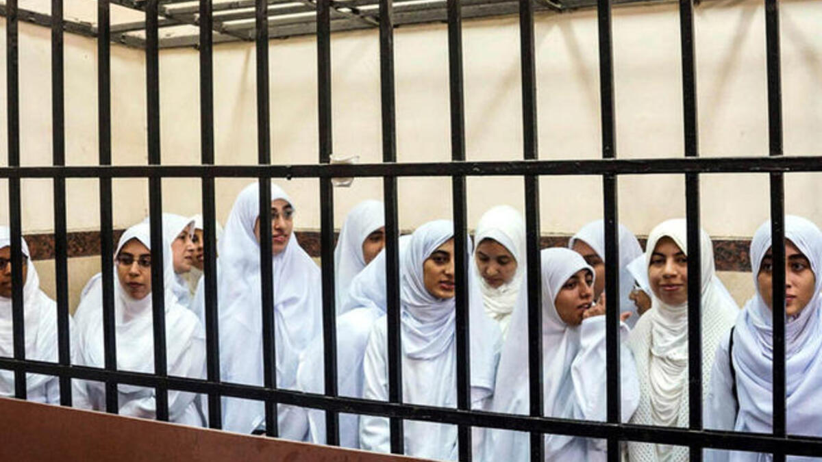 فتيات اخوانيات في المحكمة